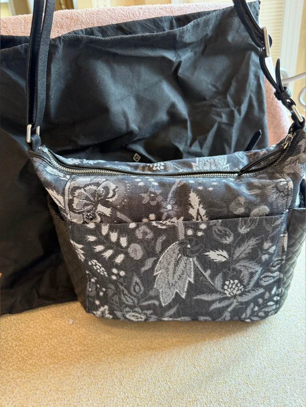 Vera Bradley Carryall Shoulder Bag Purse in Maplewood Navy, Unused New Condition